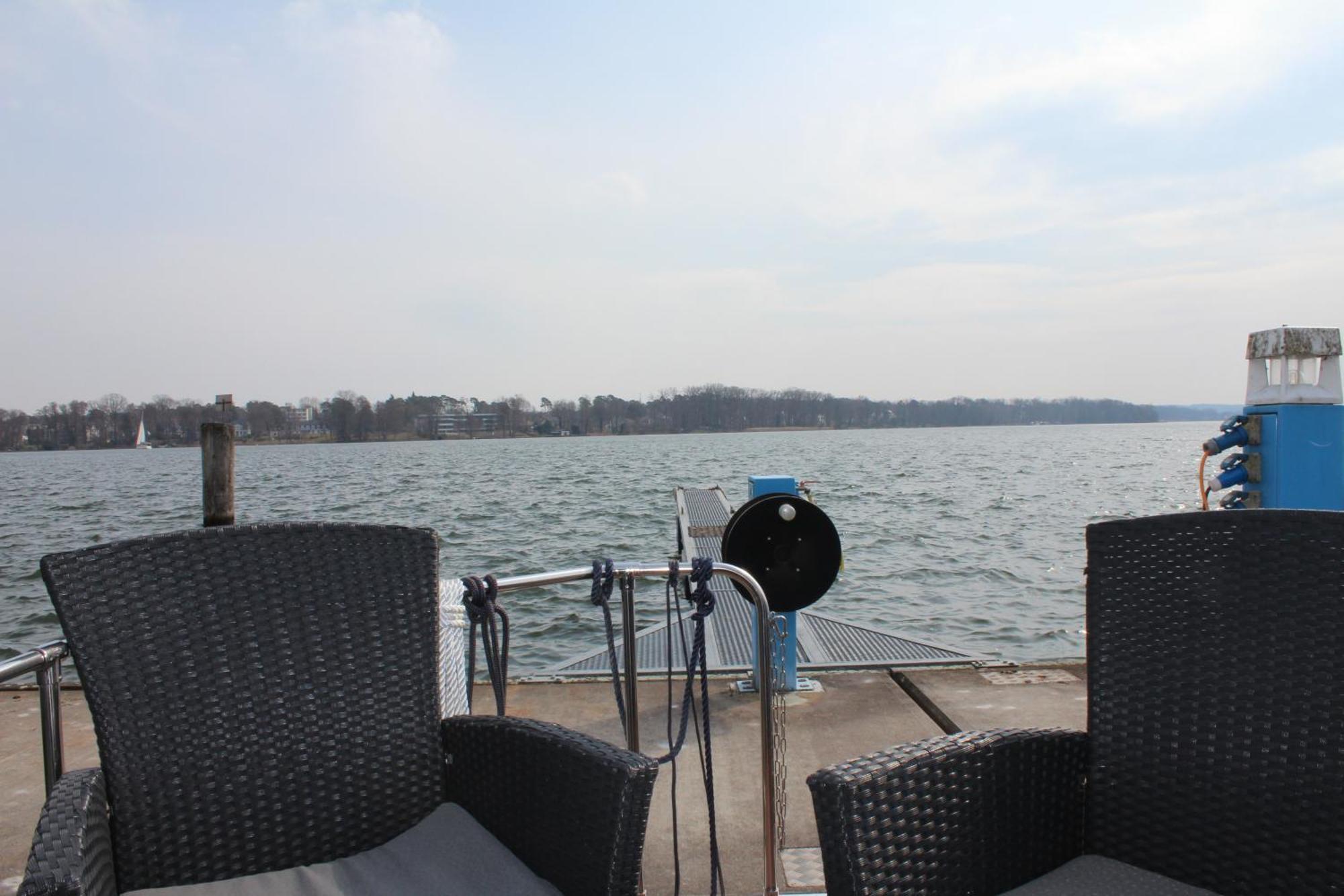 Wohlfuehlboot Hausboot - Festlieger Im Hafen Bad Saarow - Wc An Bord, Dusche An Land Hotel Exterior photo